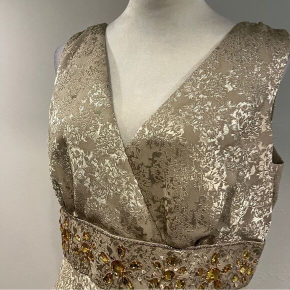 V-neck Elegant Cream / gold v-neck Sleeveless formal Dress size 12 - Picture 2 of 12